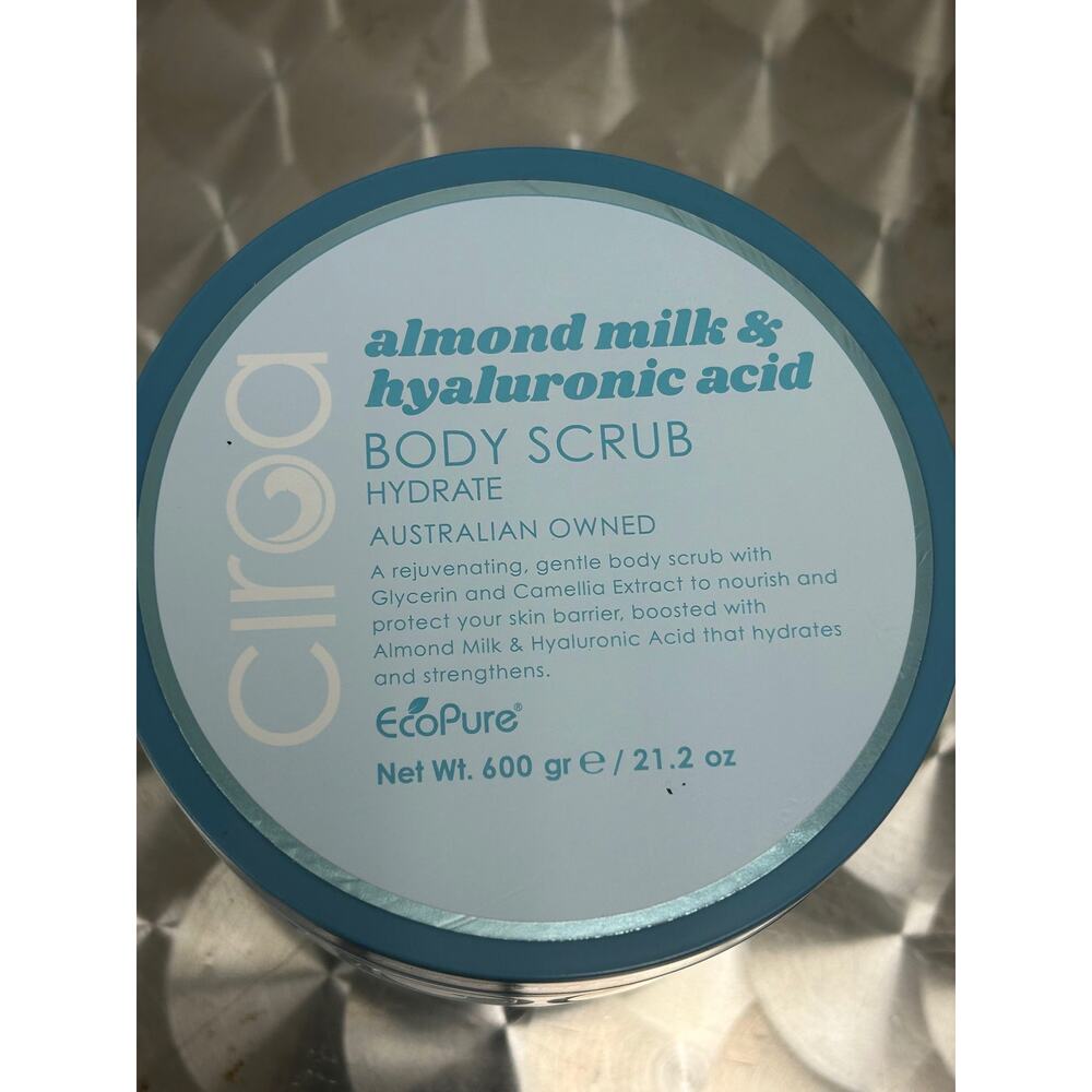 Ciroa almond milk and hyaluronic acid body scrub